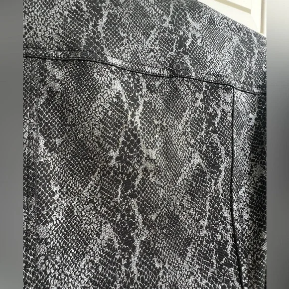 White House Black Market Animal-Print Foil Shirt Dress Size 2P - Picture 8 of 12